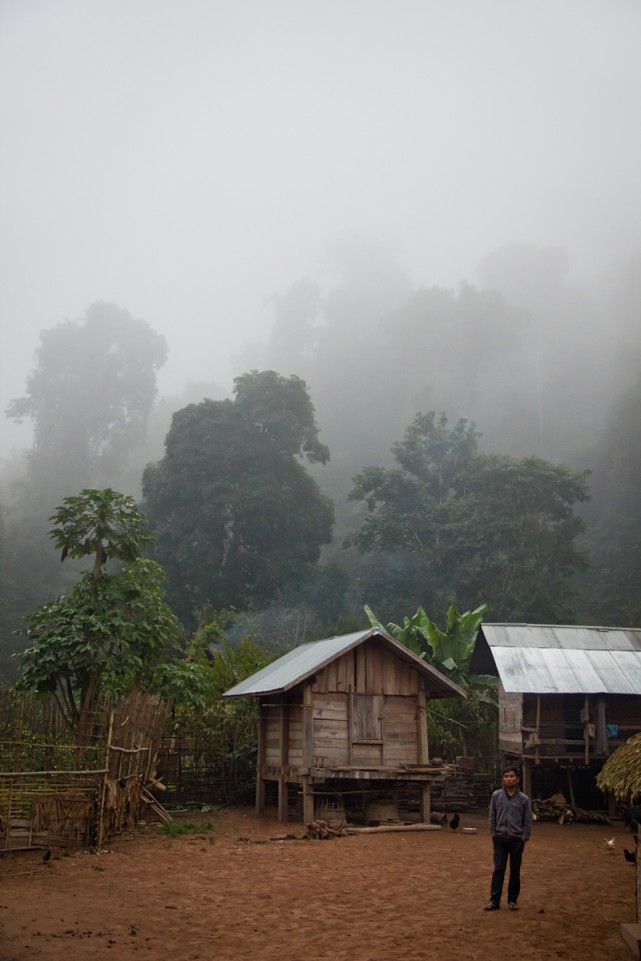Brouillard matinal sur les montagnes laotiennes.